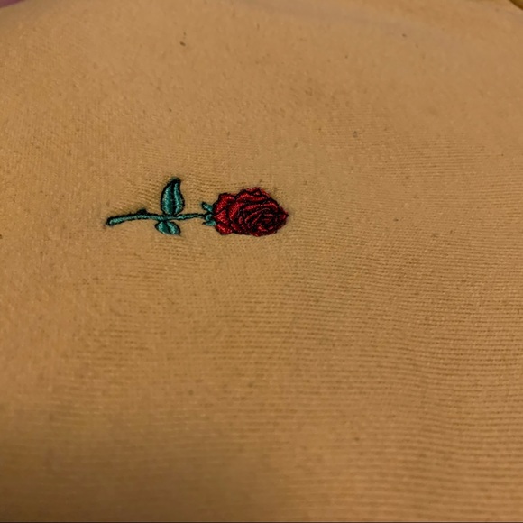 yellow shirt wit a little rose - Picture 3 of 3